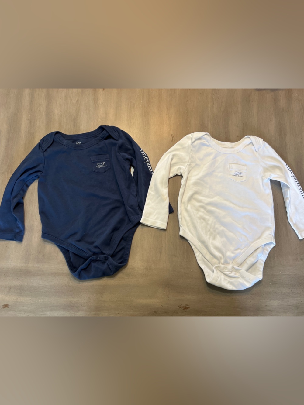 Vineyard Vines boys girls unisex bundle lot of 2 onesies body suits 18-24 months